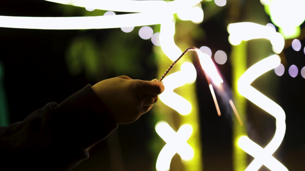 Stellina Luminosa Che Crea Momenti di Festa Brillanti Durante la Tradizionale Celebrazione Indiana del Diwali