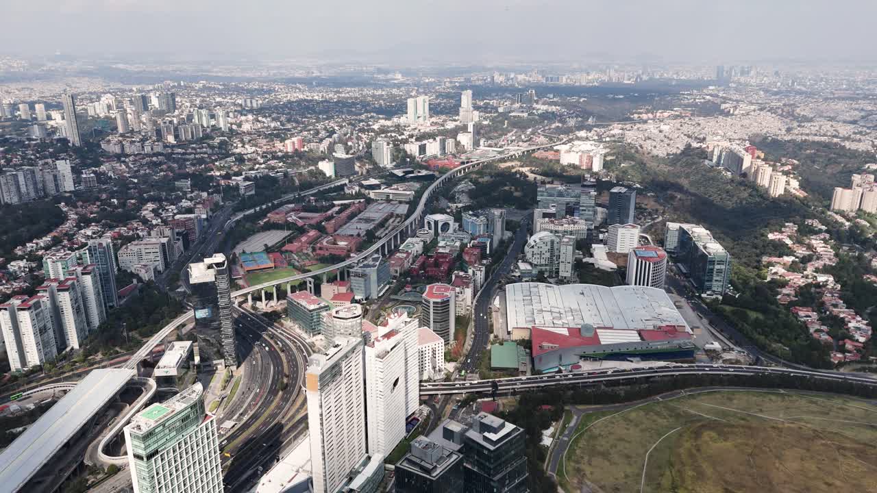 imágenes aéreas de santa fe, un centro moderno en la ciudad de méxico