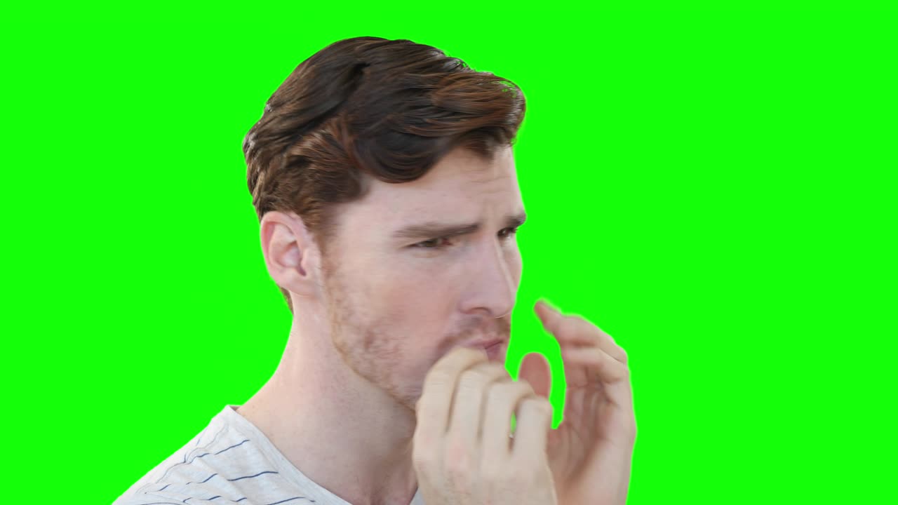 초록색 배경 에 있는 걱정 한 백인 남자