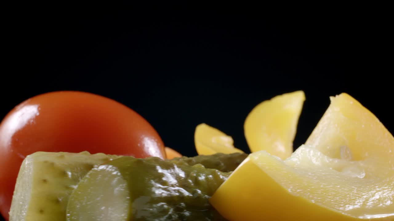 imágenes de verduras encurtidas giratorias