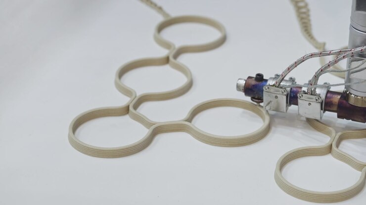 Industrial Robotic Arm 3D Printing Complex Geometric Patterns
