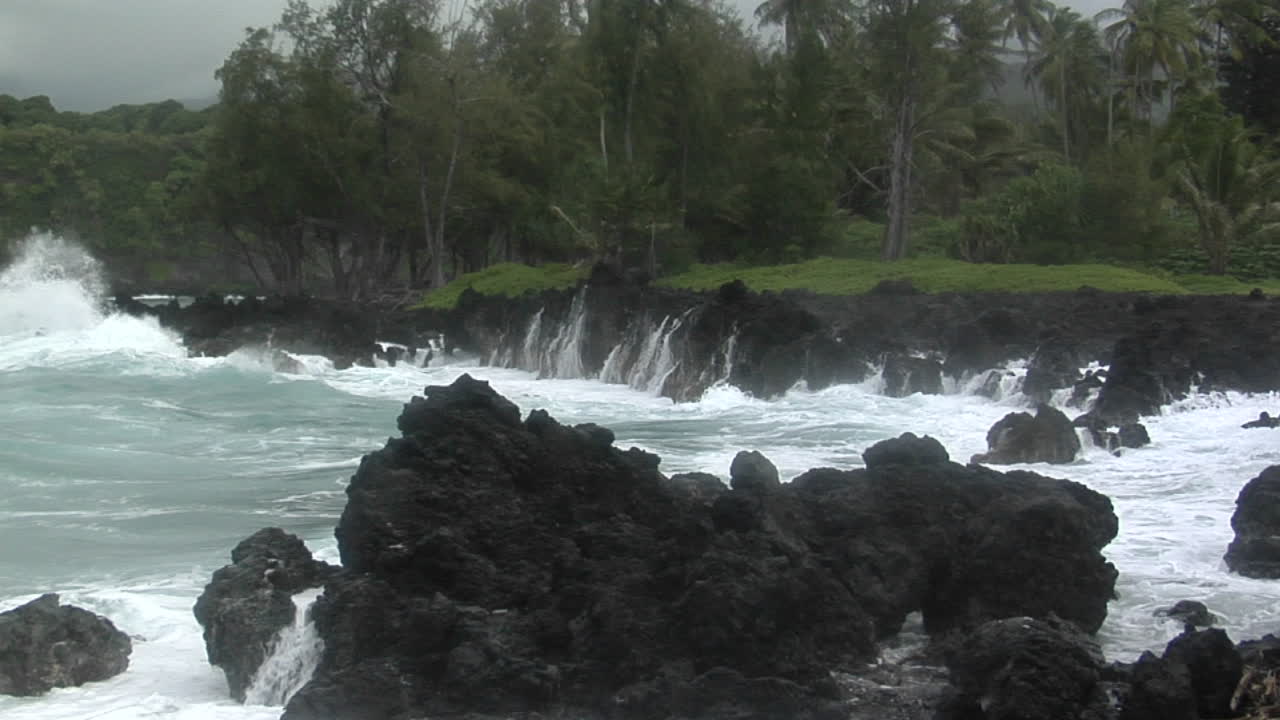 거대한 파도로 하와이를 강타한 거대한 태평양 폭풍 13