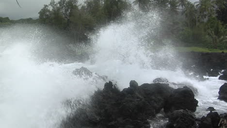 Una-Gran-Tormenta-Del-Pacífico-Azota-A-Hawaii-Con-Grandes-Olas-13