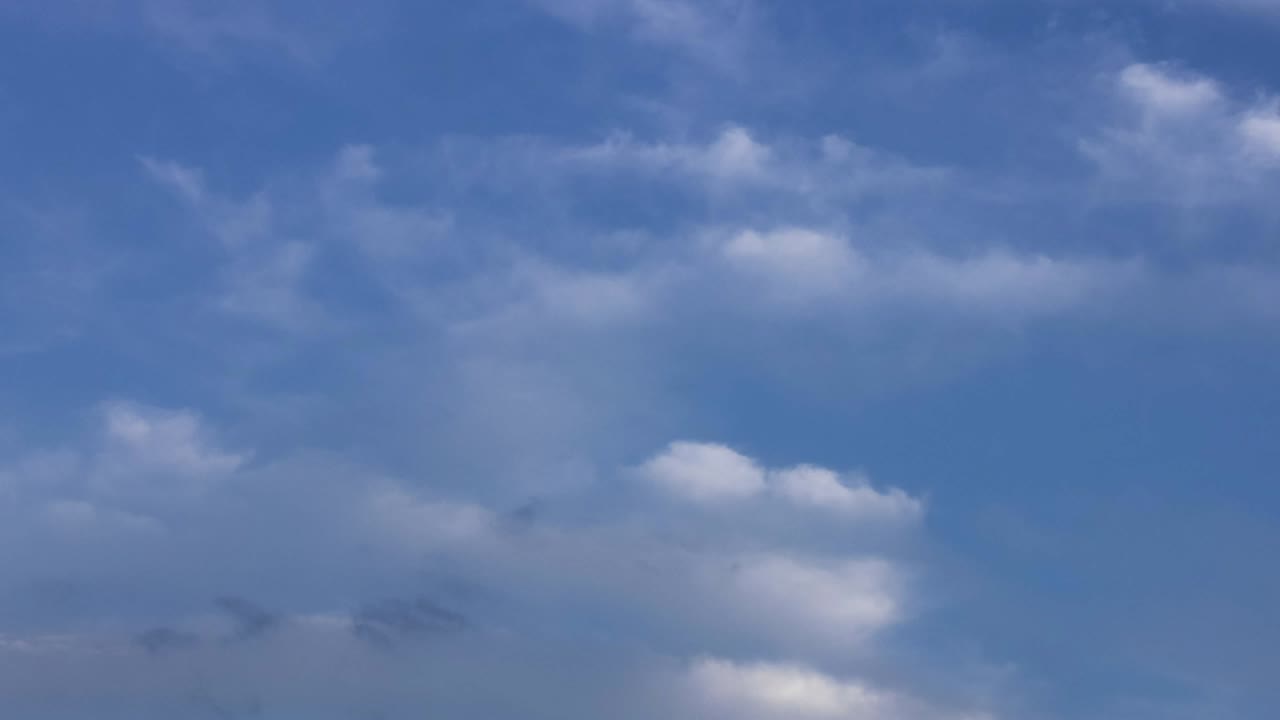 하늘에서 아름다운 구름이 가득한 하늘의 추상