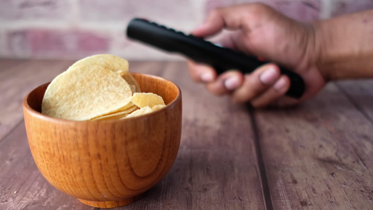 chips y tiempo de televisión