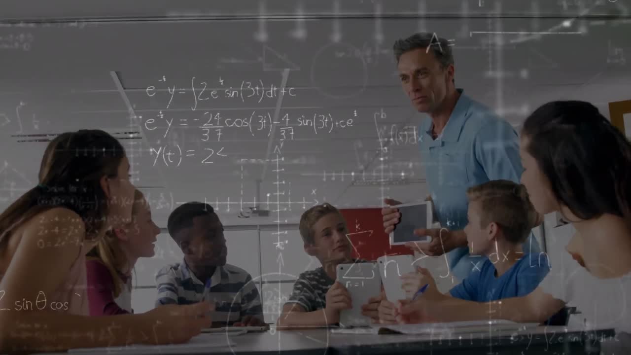 Animation af matematiske ligninger over skolebørn, der bruger tablets.