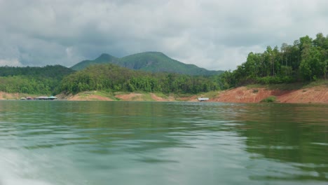 4K-Cinematic-landscape-nature-panoramic-footage-of-the-Mae-Kuang-Dam-Lake-at-Doi-Saket,-Northern-Thailand-on-a-sunny-day-while-sailing-on-a-moving-boat,-close-to-the-water