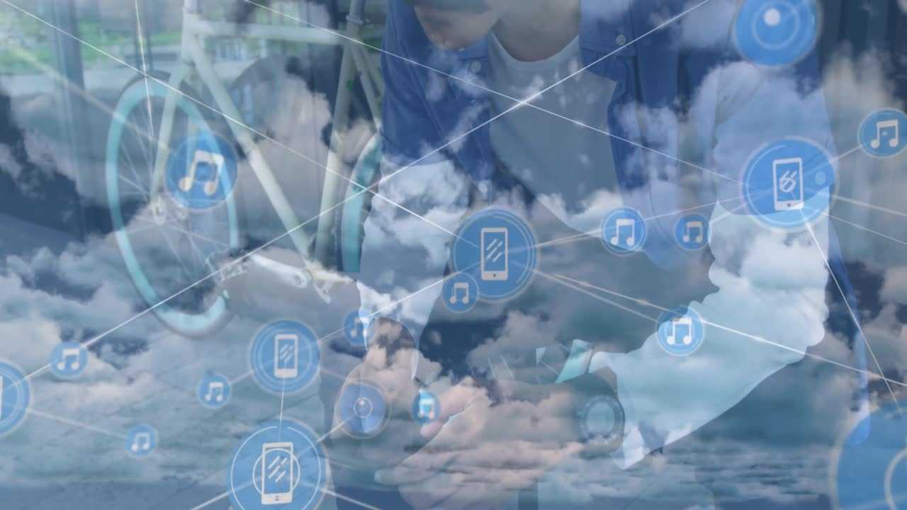 스마트 폰과 자전거를 가진 두 인종의 사람과 구름 위의 연결 네트워크의 애니메이션