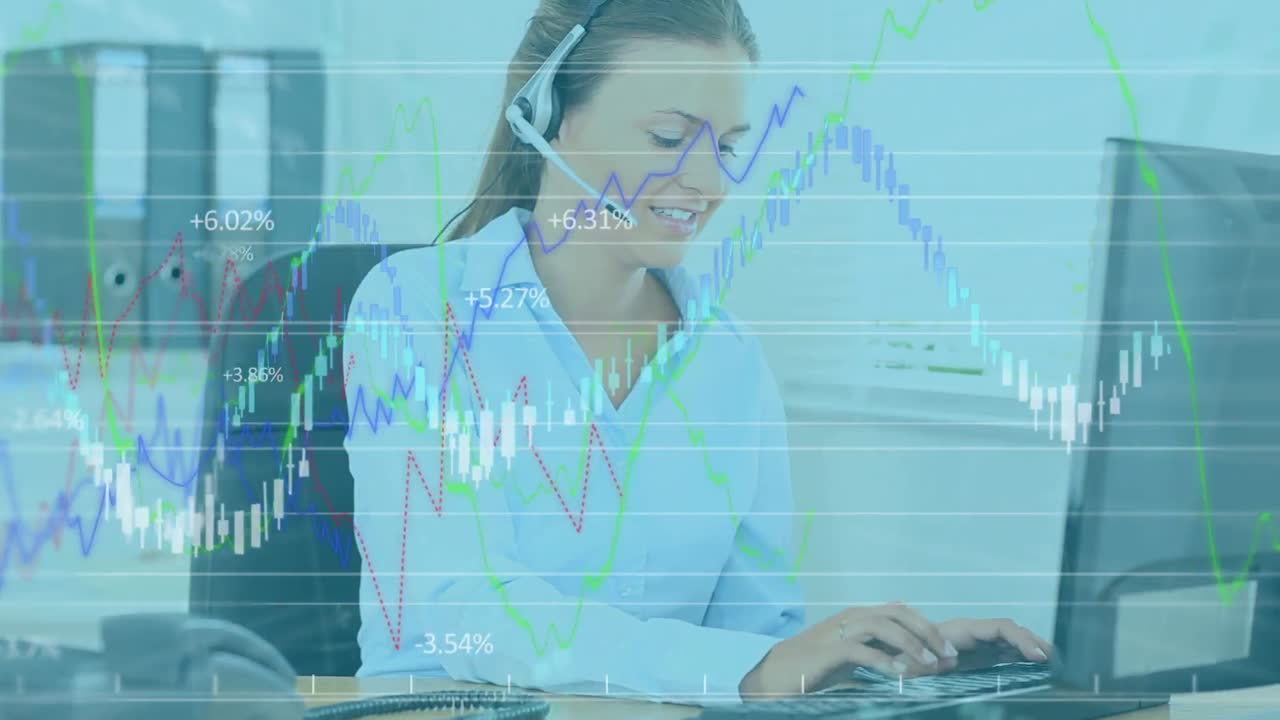 Animazione di grafici e dati finanziari su consulente donna caucasica con laptop