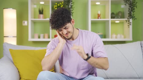 picazón en el oído, enfermedad del oído.