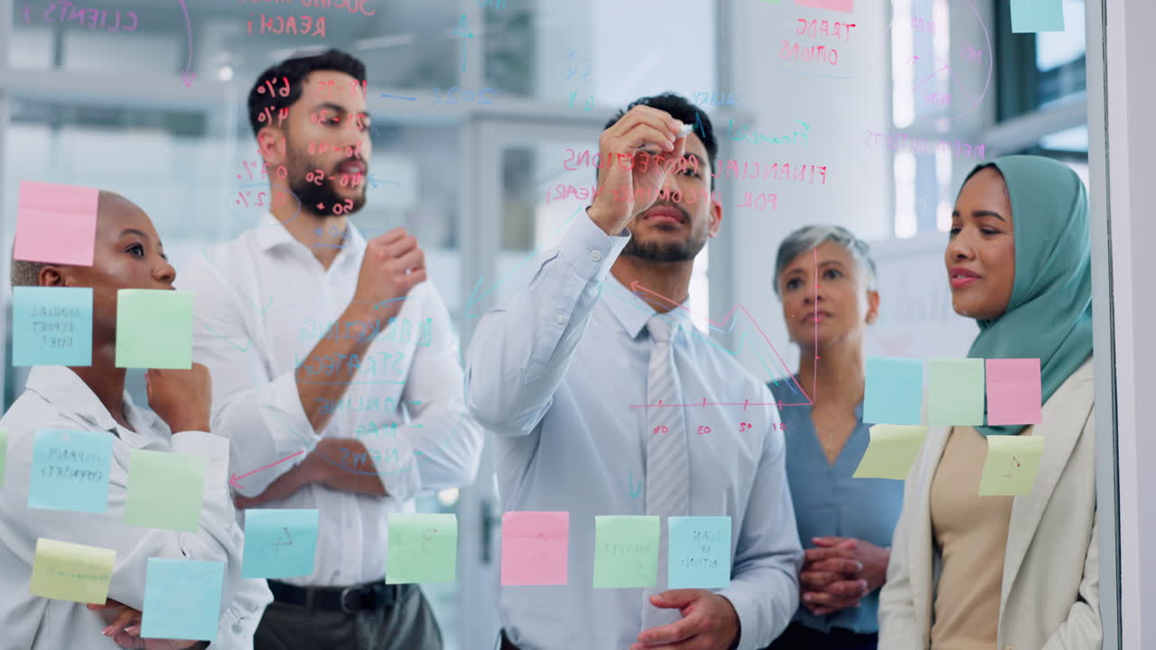 reunión, colaboración y notas adhesivas