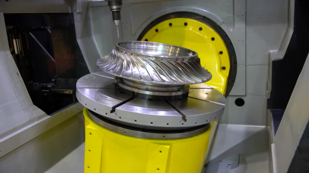 Fresatrice CNC per la lavorazione dei metalli.