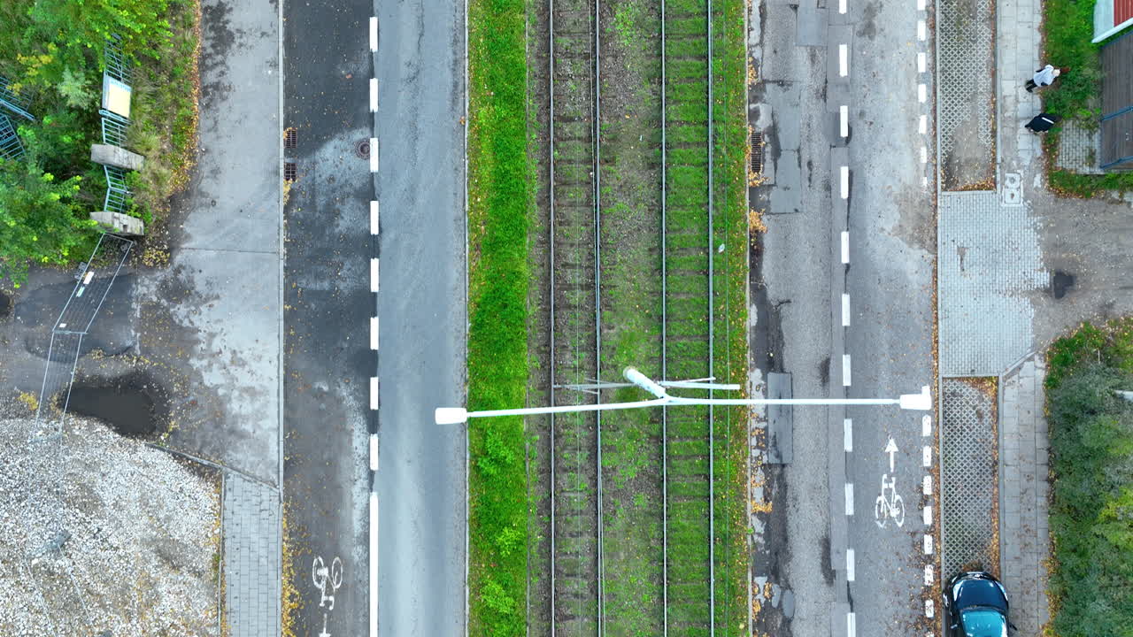 Top-down view showing tram tracks, bicycle lane and parked cars in Gdańsk