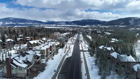 Drone-shot-down-main-street-in-Frisco,-CO-during-the-winter