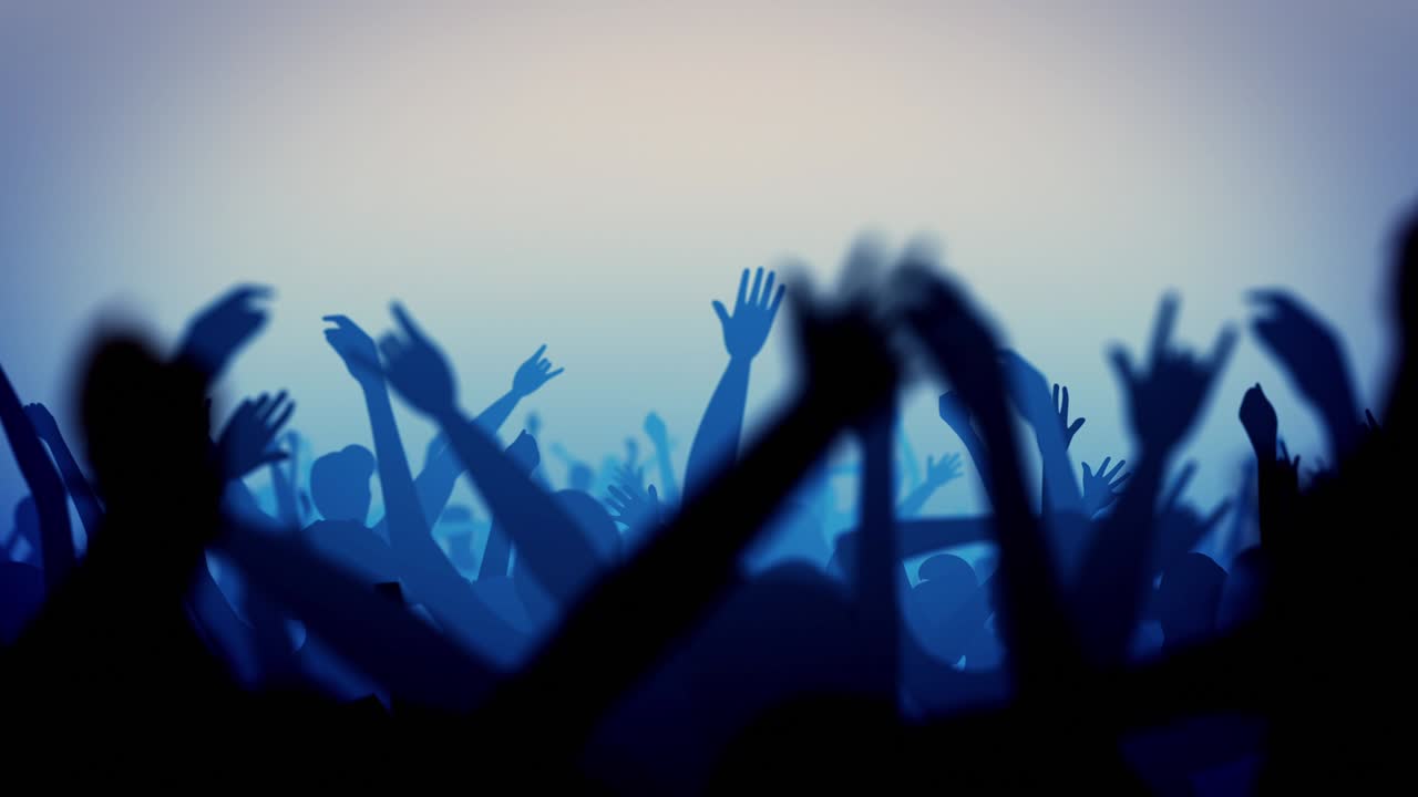 las siluetas emocionantes de la audiencia.