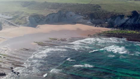 Playa-De-Tagle,-Cámara-Lenta-Hacia-Atrás,-Video-Aéreo