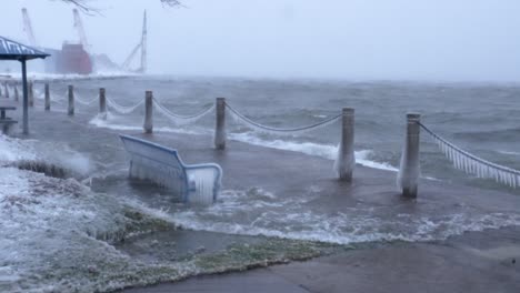 Weitwinkelaufnahme-Eines-Wintersturms