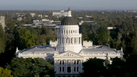 california state capitol building in sacramento