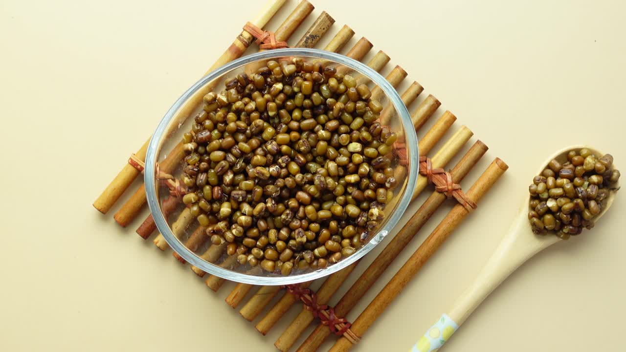 焼いたムング豆:健康的で美味しいスナック