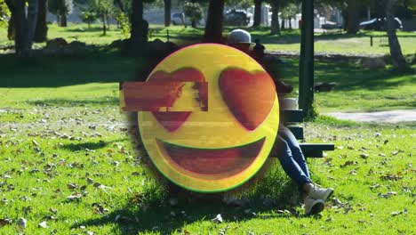animación de emoji de corazón sobre una mujer usando un teléfono inteligente
