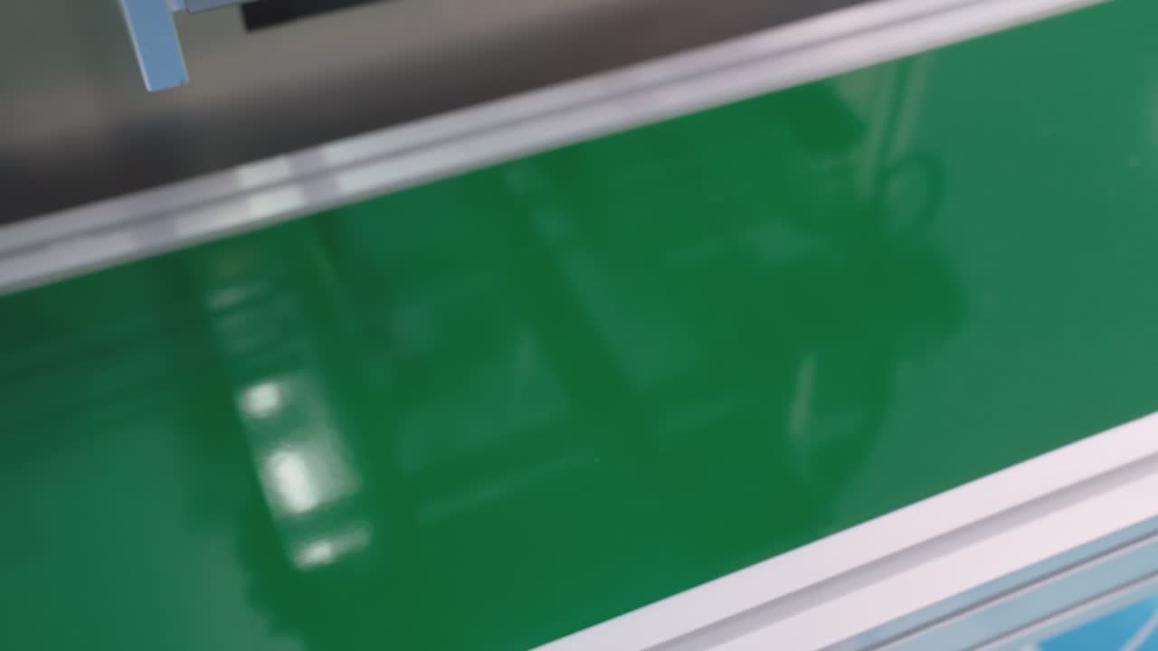 línea de producción de máscaras faciales en una fábrica moderna