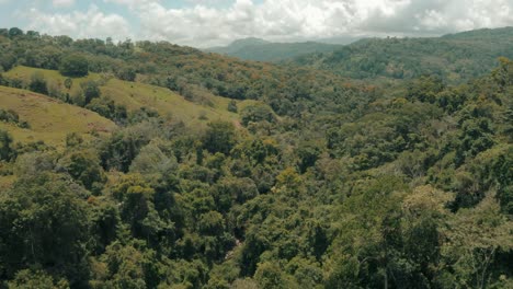 Forested-Mountains-With-Lush-Vegetation-At-Nauyaca-Waterfalls-Nature-Park-In-Puntarenas-Province,-Costa-Rica