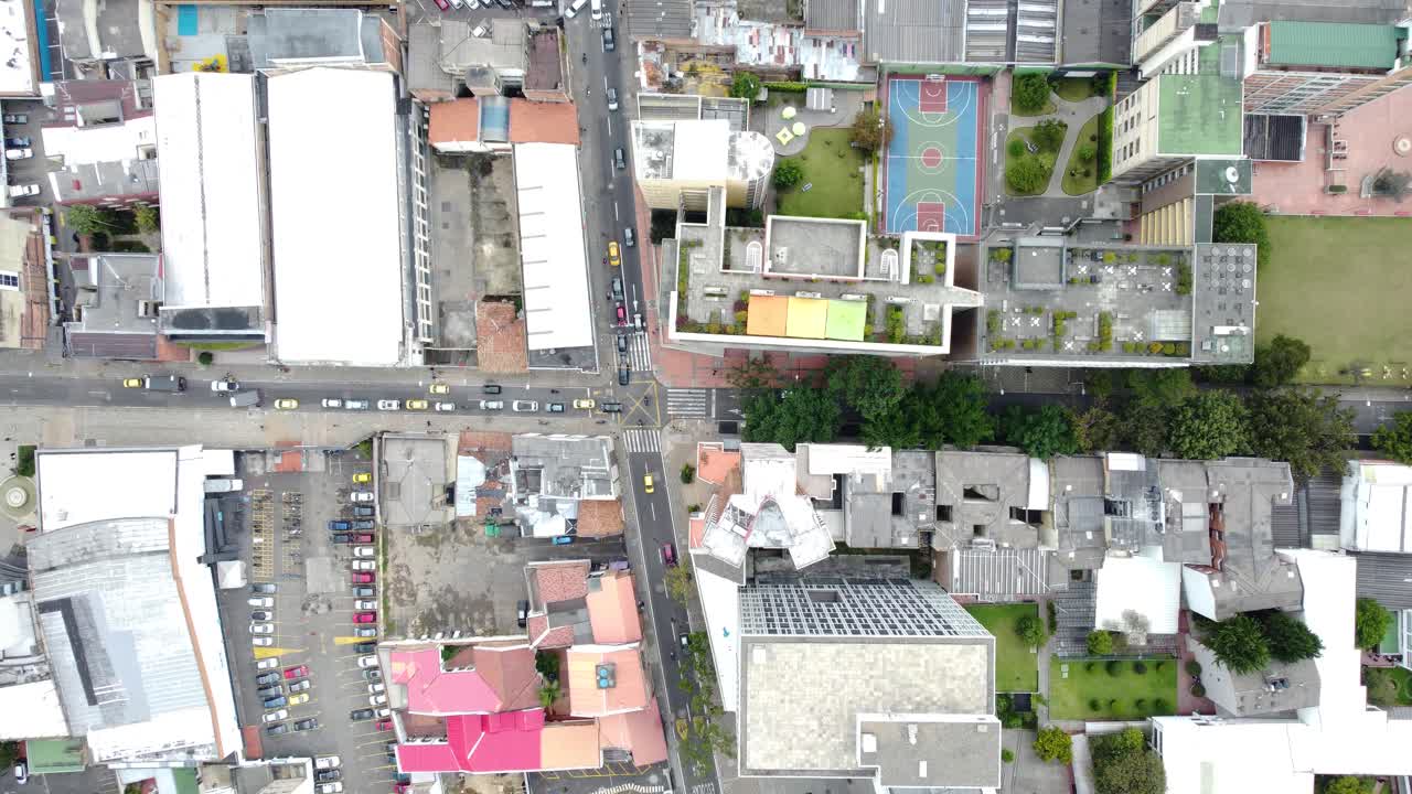 topshot view droneshot de las calles de la ciudad de bogotá desde arriba