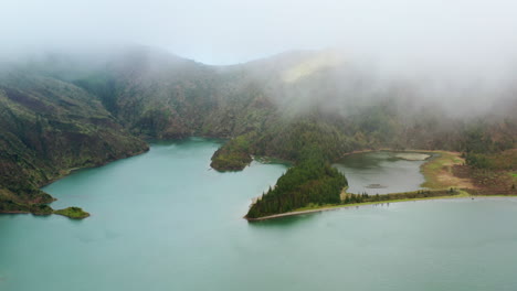 Luftdrohnenaufnahme-Der-Lagoa-Do-Fogo-Auf-Der-Insel-São-Miguel,-Azoren---Portugal