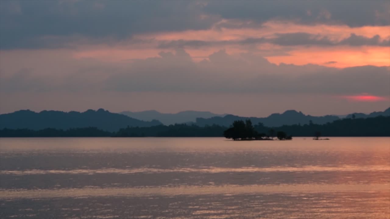 카오 램 국립 공원은 놀라움의 트럭입니다