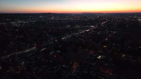 Zersiedelung-Der-Amerikanischen-Stadt-Während-Des-Sonnenuntergangs