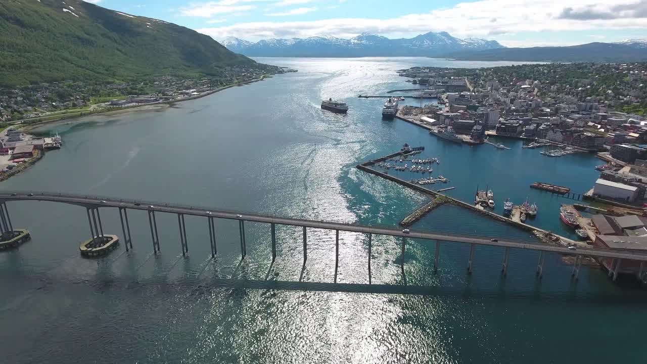 노르웨이의 트롬소 (tromso) 는 인구 5만 명이 넘는 세계에서 가장 북쪽에 있는 도시로 여겨진다.