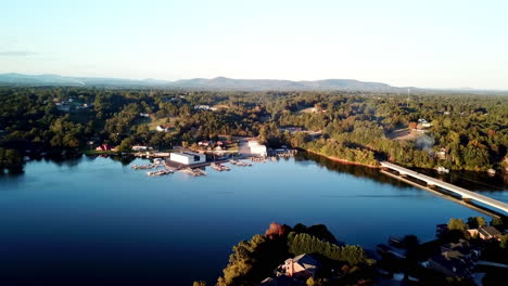 empuje aéreo en el lago hickory, carolina del norte.