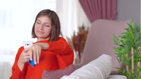 mujer de compras con tarjeta de crédito.