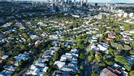 establecimiento de empujar en y pan up drone tiro de la ciudad de brisbane, milton y auchenflower