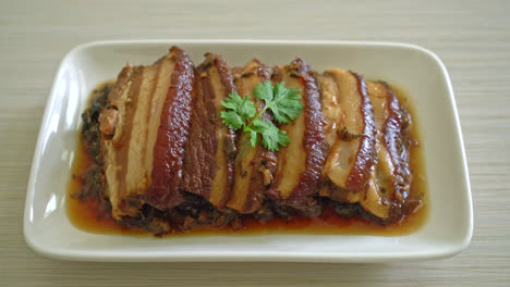 Mei-Cai-Kou-Rou-O-Panceta-Al-Vapor-Con-Recetas-De-Repollo-Mostaza---Estilo-De-Comida-China