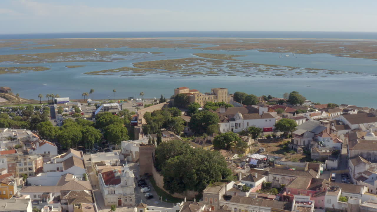 Veduta aerea diurna del centro storico di Faro, Algarve, Portogallo