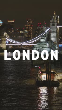 video disparado por un dron vertical del puente de la torre hms belfast y el horizonte de la ciudad con gráficos animados que deletrean londres