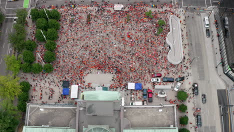 vista aérea de drones de una protesta del día de cancelar canadá en vancouver bc