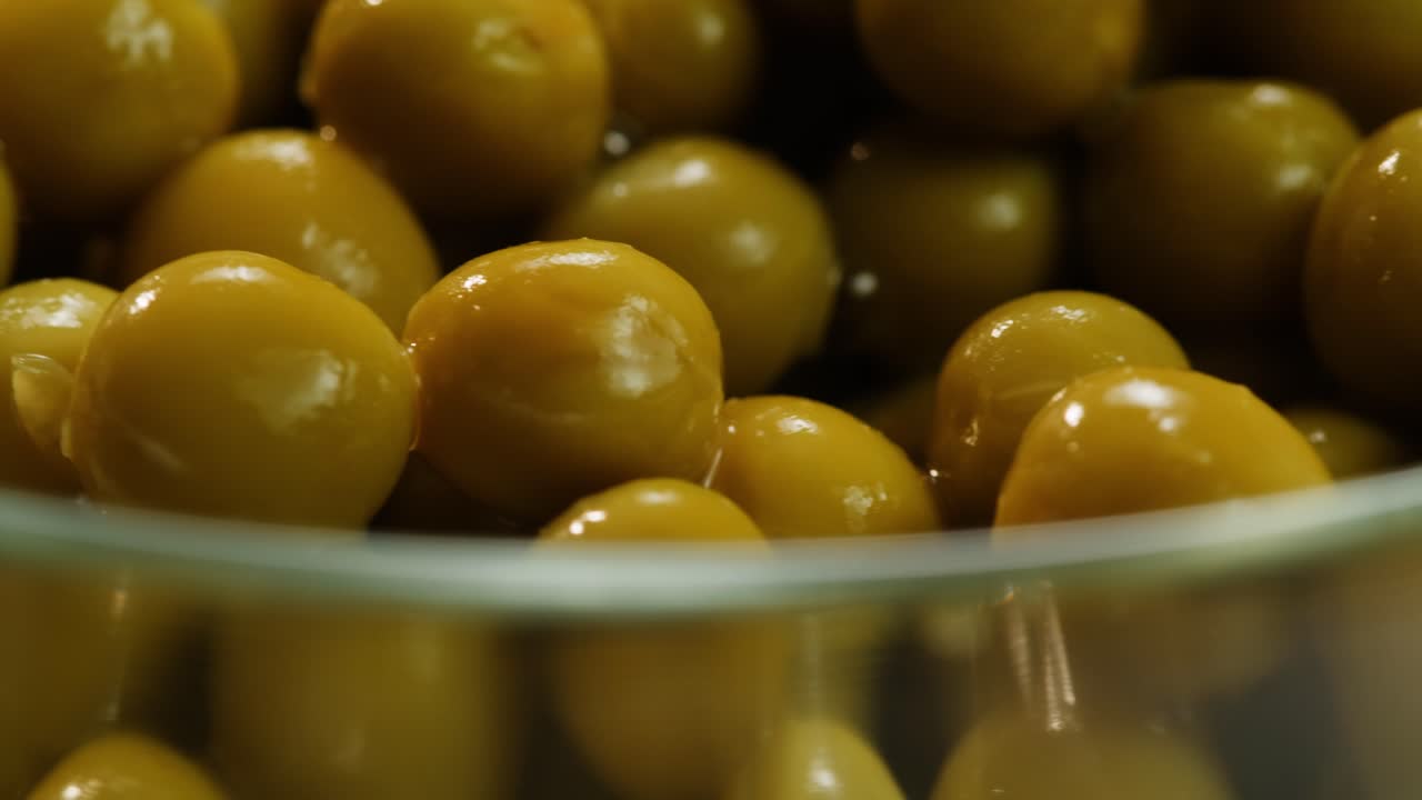 Close-up of preserved green peas in a glass bowl