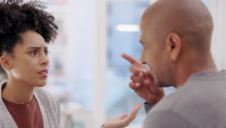 Pareja,-Discusión-Y-Pelea-En-Desacuerdo