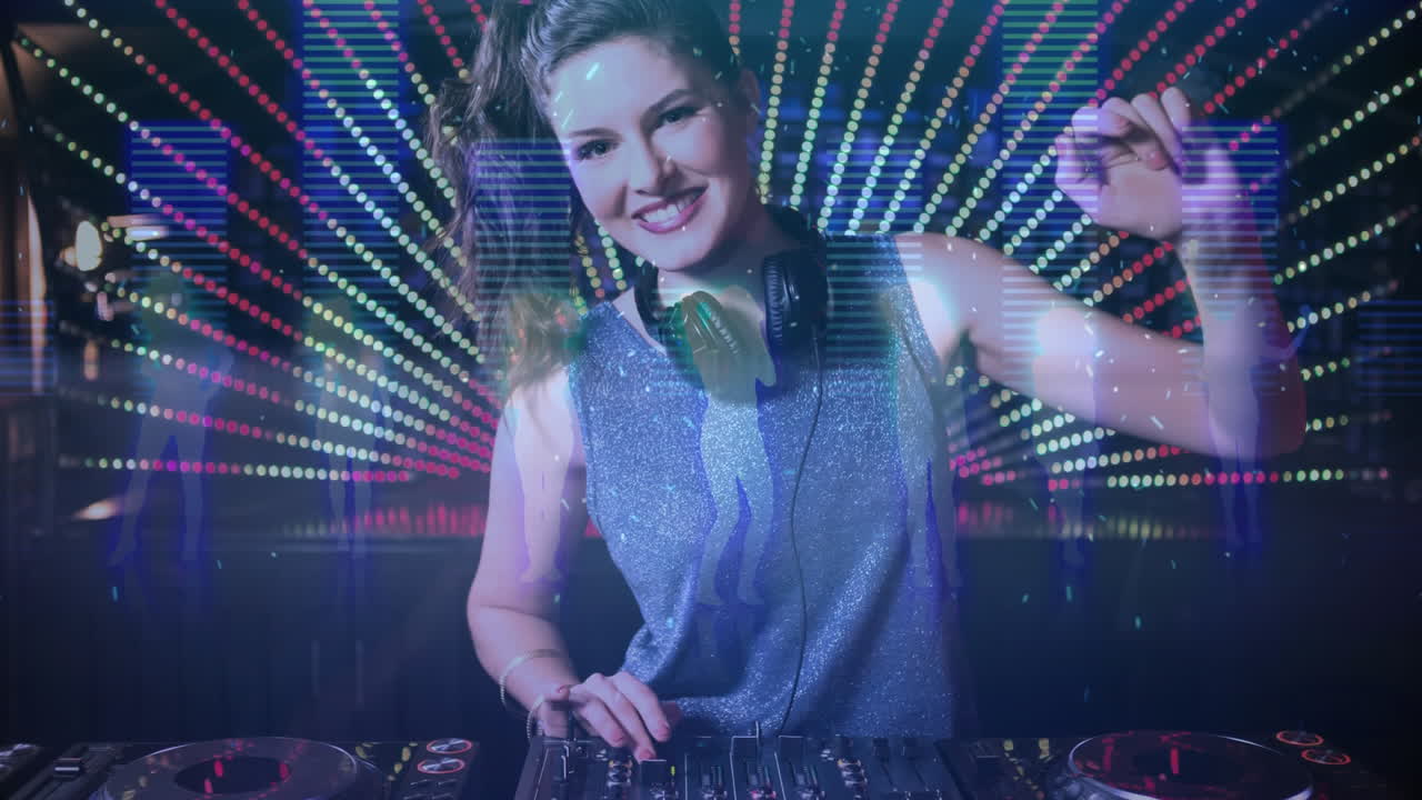 animación digital que muestra a un discotequista sonriente mezclando música en un pub 4k