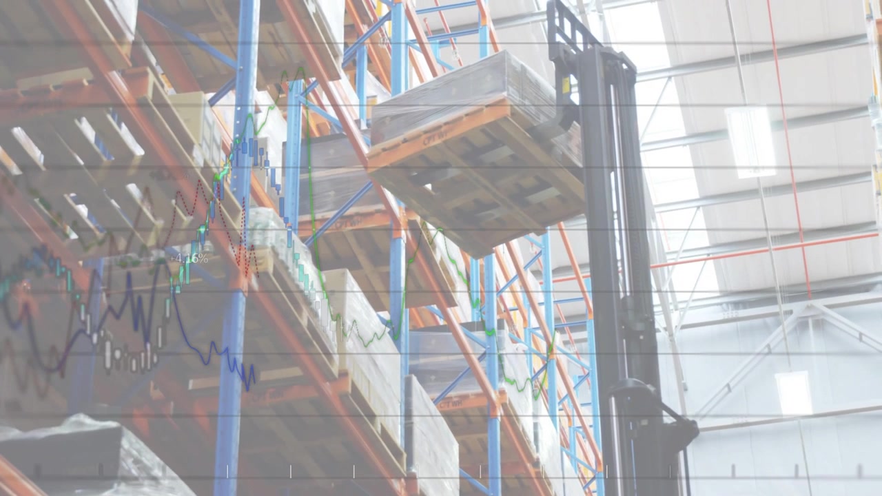 Il montante si avvicina alla scaffalatura, attivando le forche che sollevano il pallet nello scaffale, mentre la griglia intensifica l'analisi dei dati.