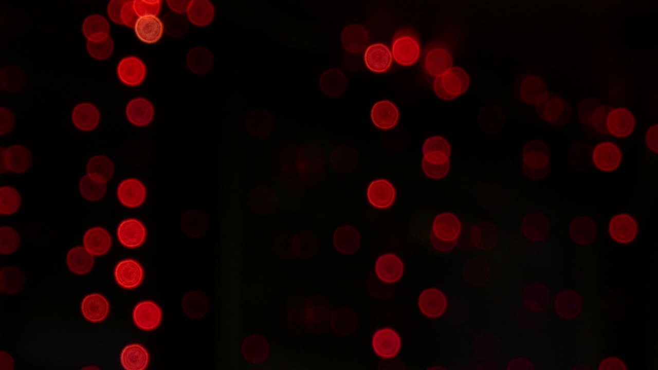 luces bokeh rojas fuera de foco