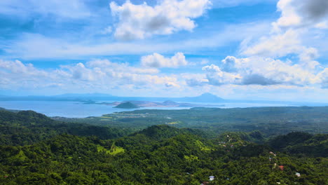 Toma-Aérea-En-Cámara-Lenta-Del-Volcán-Taal-En-La-Ciudad-De-Tagaytay,-Filipinas