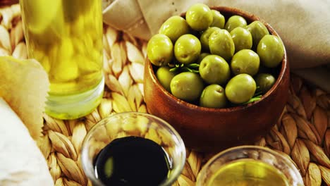 Ingredients-green-olives,-oil-and-soy-sauce