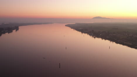 Sacramento-Fluss-In-Rio-Vista,-Kalifornien