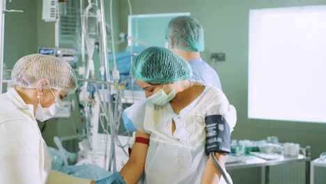 procedimiento médico en el hospital