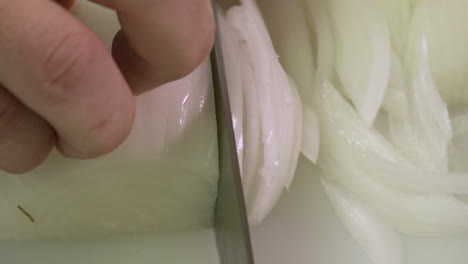 Chopping-white-onion-real-time