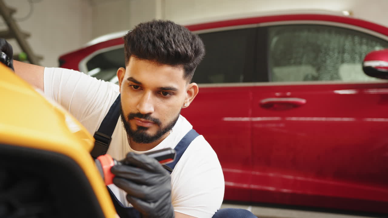 차고에서 자동차 세부 사항