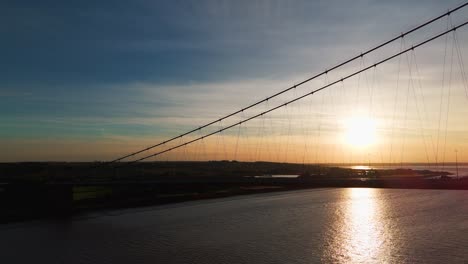 Twilight's-elegance:-Humber-Bridge,-cars-painting-a-tranquil-picture